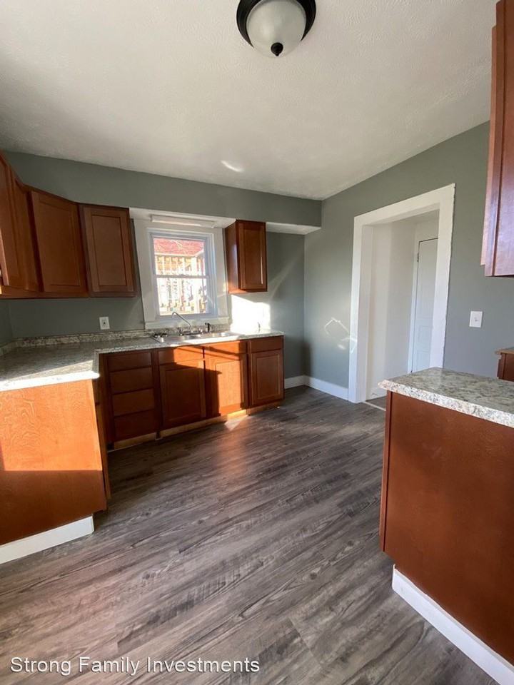 115 South Middle Street - Photo 2 of 14