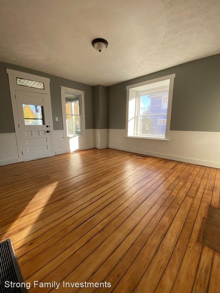 115 South Middle Street - Photo 3 of 14