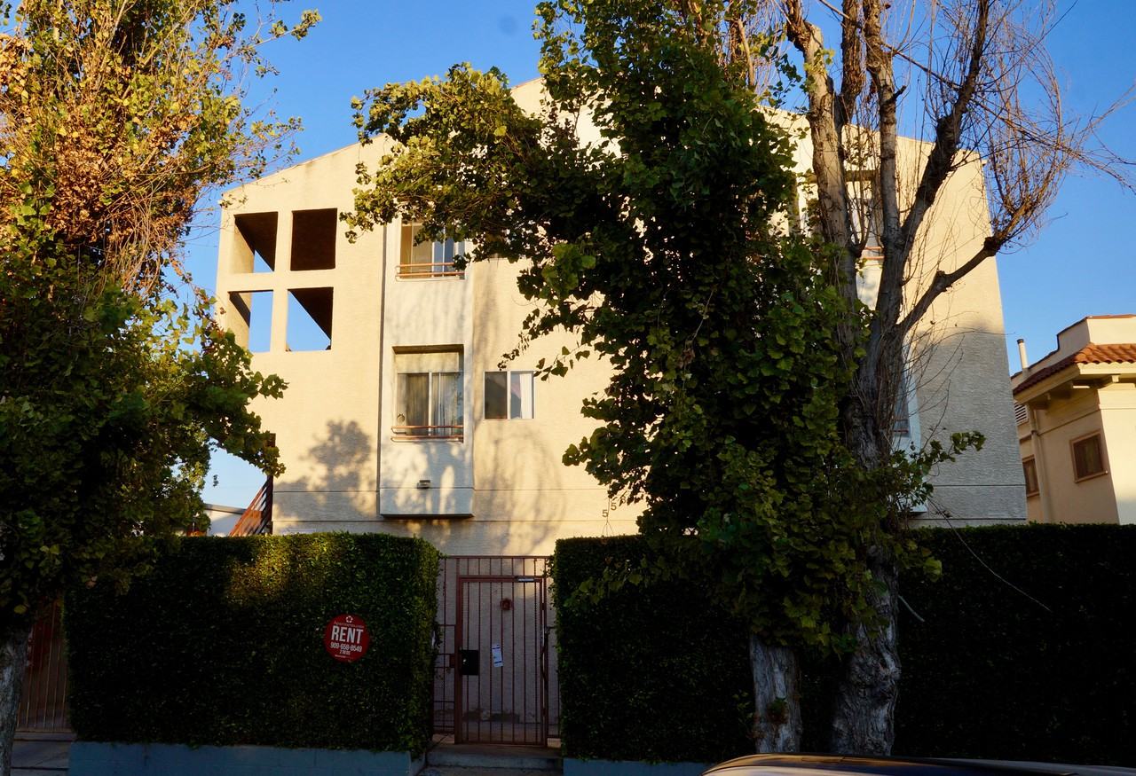 558 N Kenmore Ave Apartments in Wilshire Center Koreatown, Los