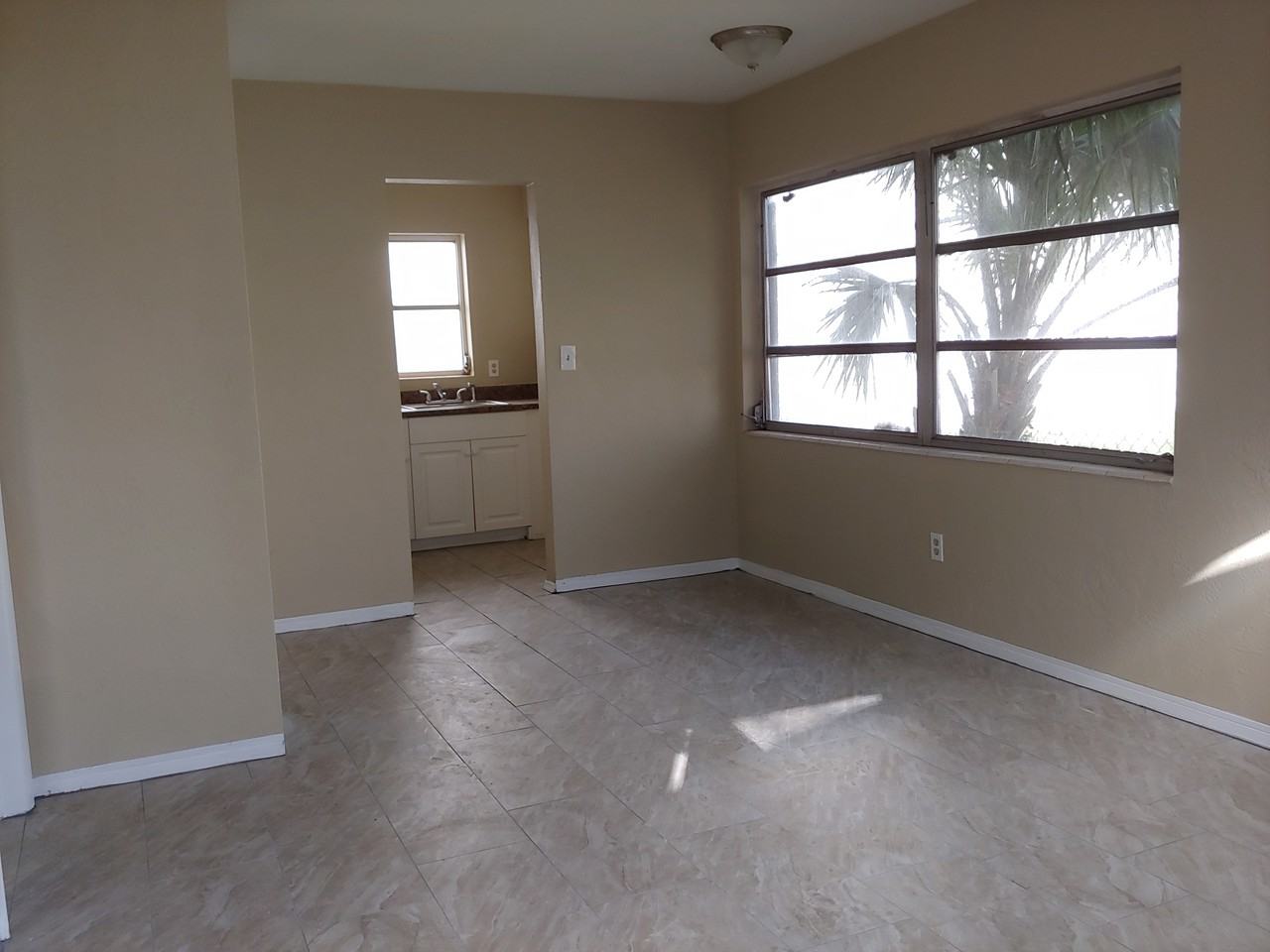 38483 6th Ave #5 - Photo 2 of 7