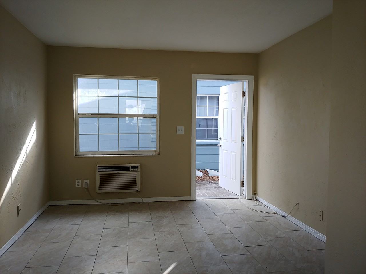 38483 6th Ave #5 - Photo 3 of 7