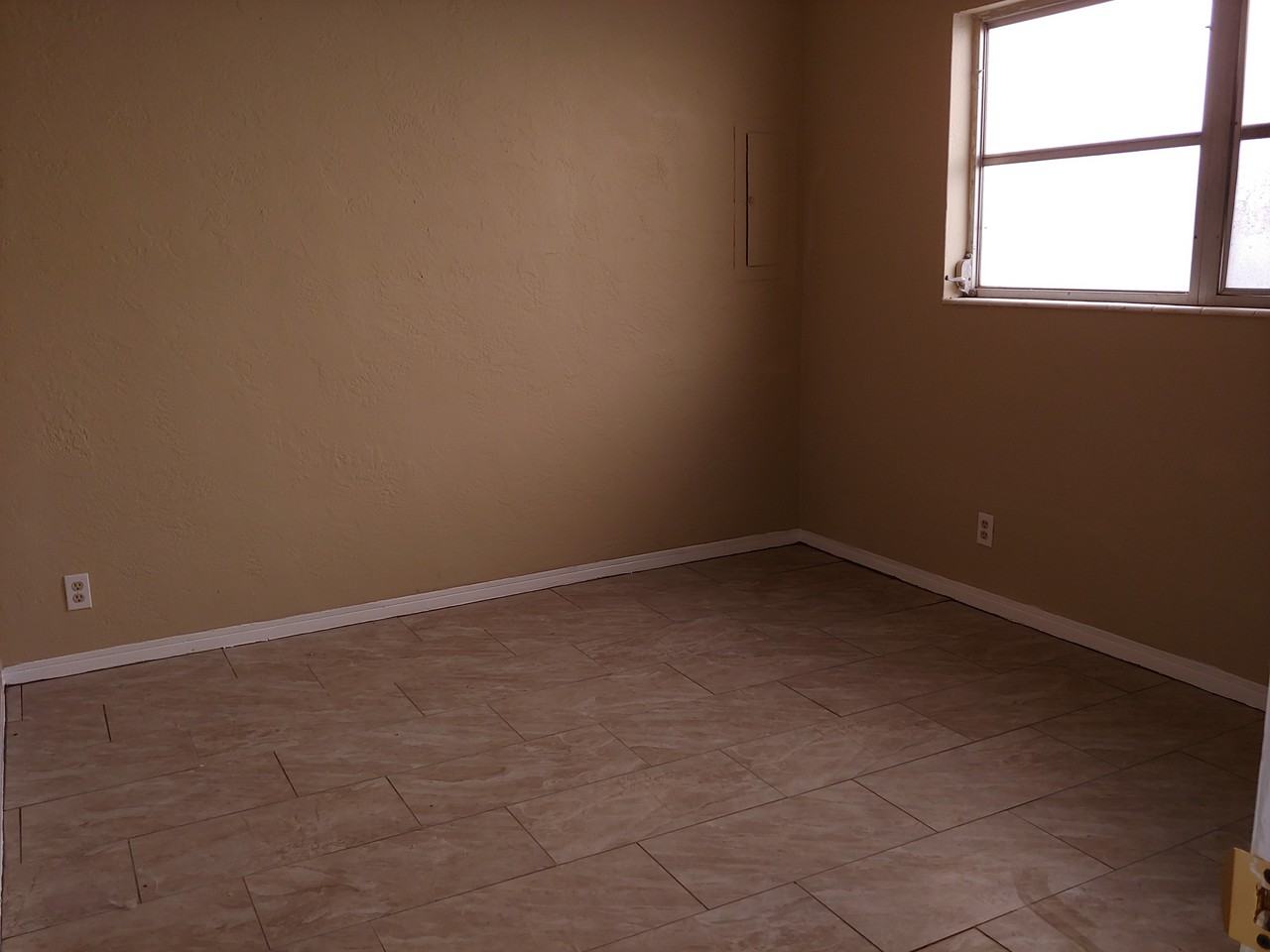 38483 6th Ave #5 - Photo 6 of 7