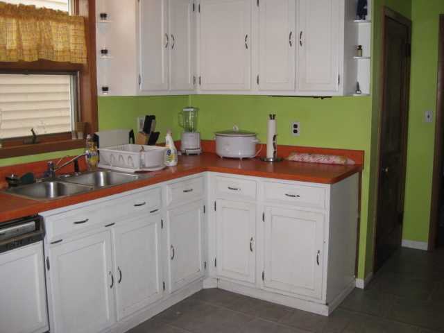 1213 E 10th St - Photo 3 of 11
