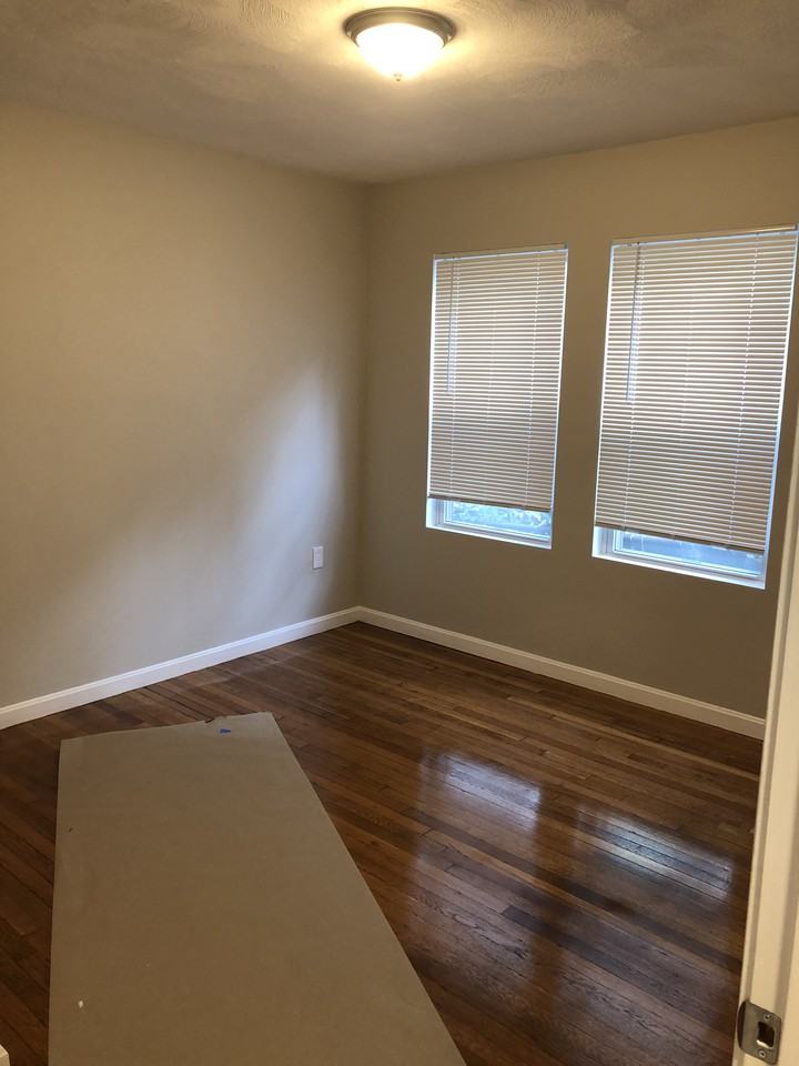 407 Washington Street - Photo 3 of 7