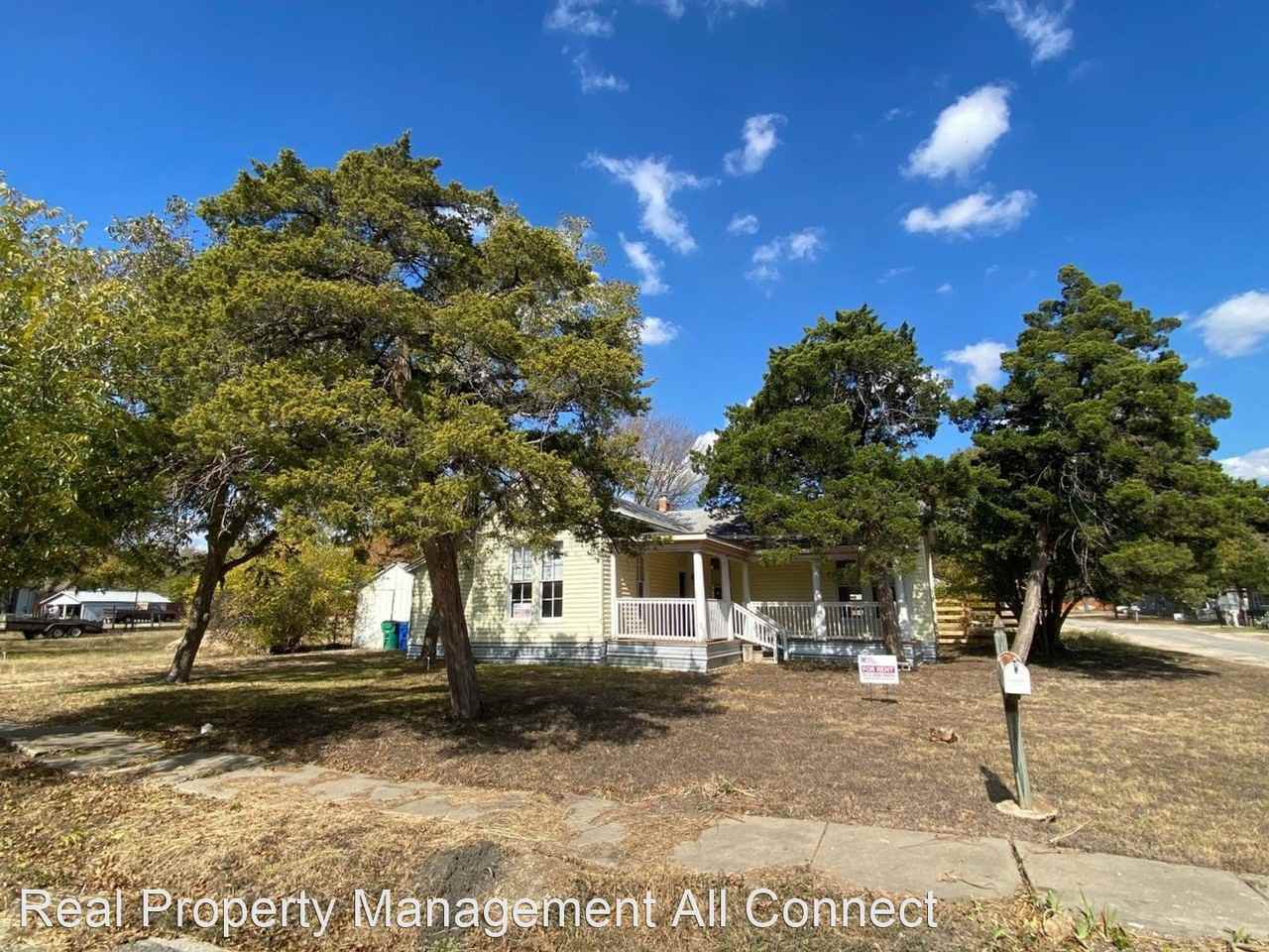 401 Shaw St - Photo 2 of 20