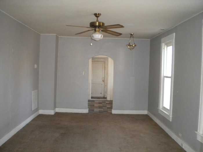 2009 E 10th St - Photo 3 of 13