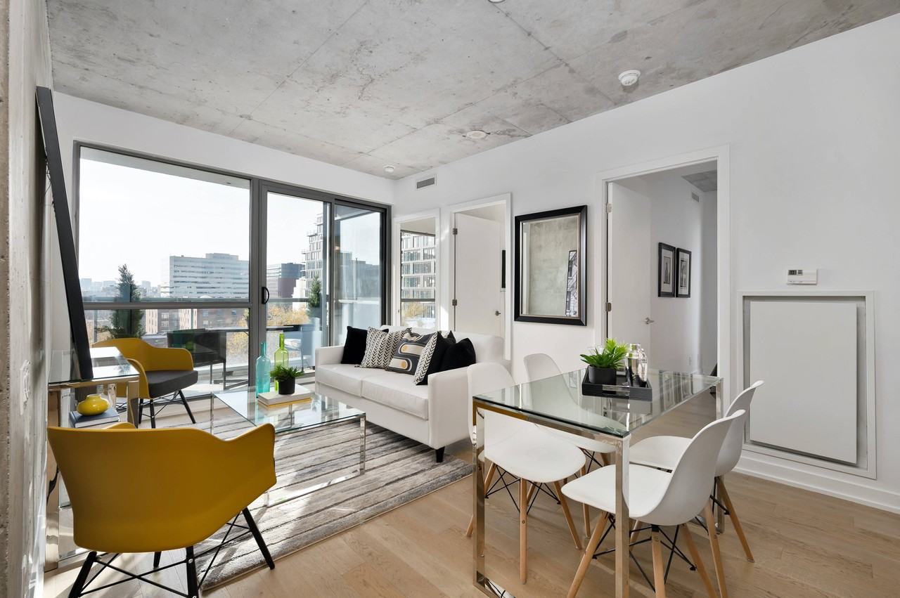 39 Brant Street #826