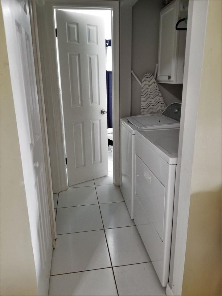 1827 Abbey Road - Photo 3 of 6