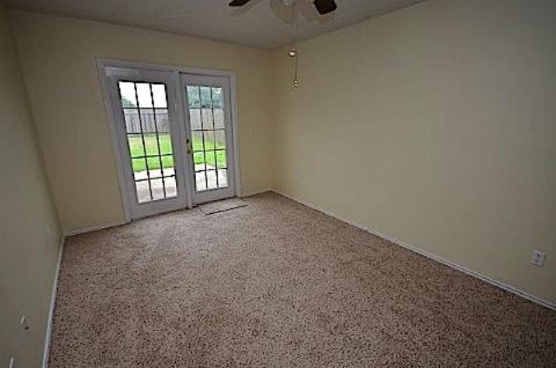 7606 Cougar Dr - Photo 2 of 7