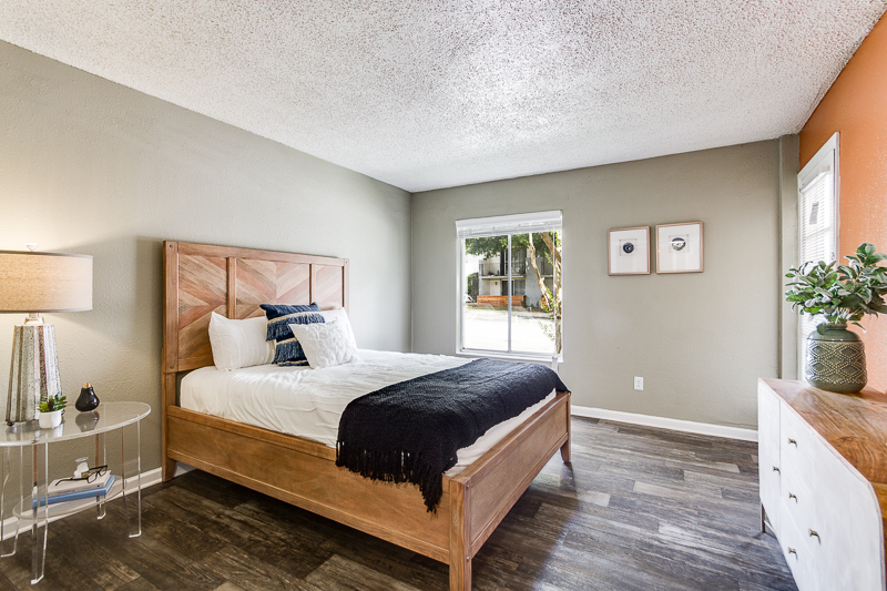 Catalina Apartments - Photo 2 of 18