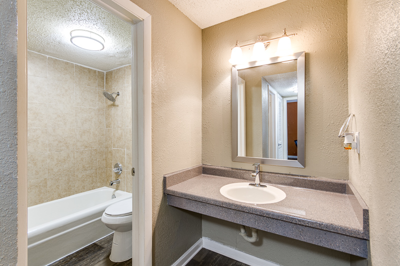 Catalina Apartments - Photo 3 of 18