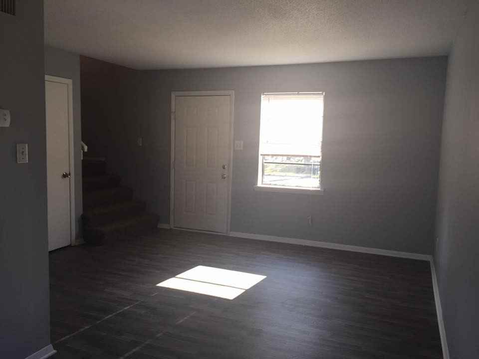 533 Regal Heights Dr - Photo 2 of 12