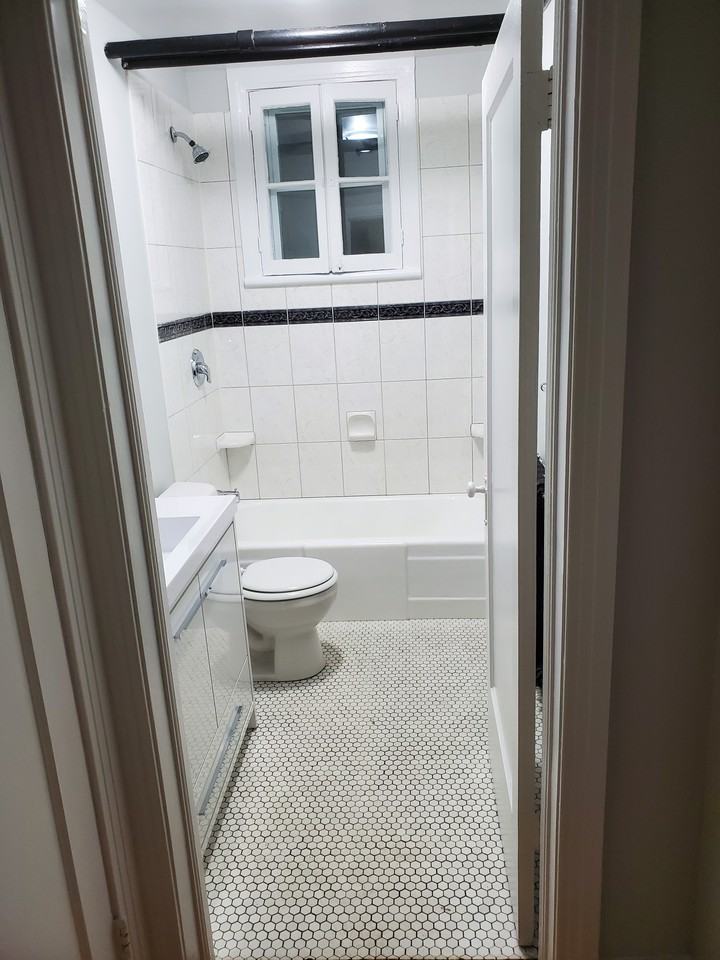 180 Rue Clarence Street #1 - Photo 2 of 8