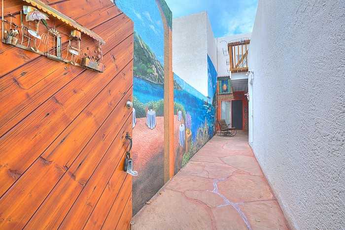 3 La Villita Tres St Ne - Photo 3 of 33