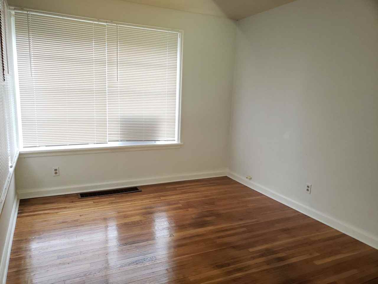 5039 Ne 30th Ave - Photo 2 of 11