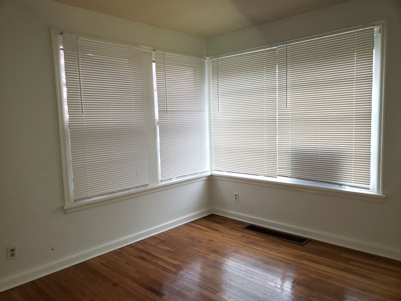 5039 Ne 30th Ave - Photo 3 of 11