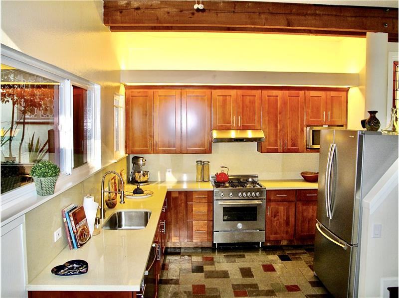 7765 Claremont Ave - Photo 3 of 35