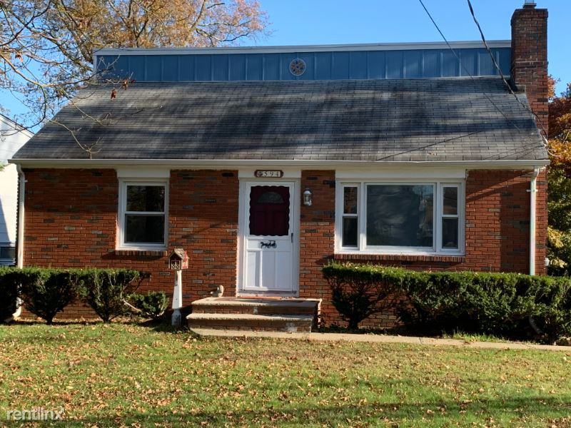 594 Lake Shore Dr - Photo 2 of 10