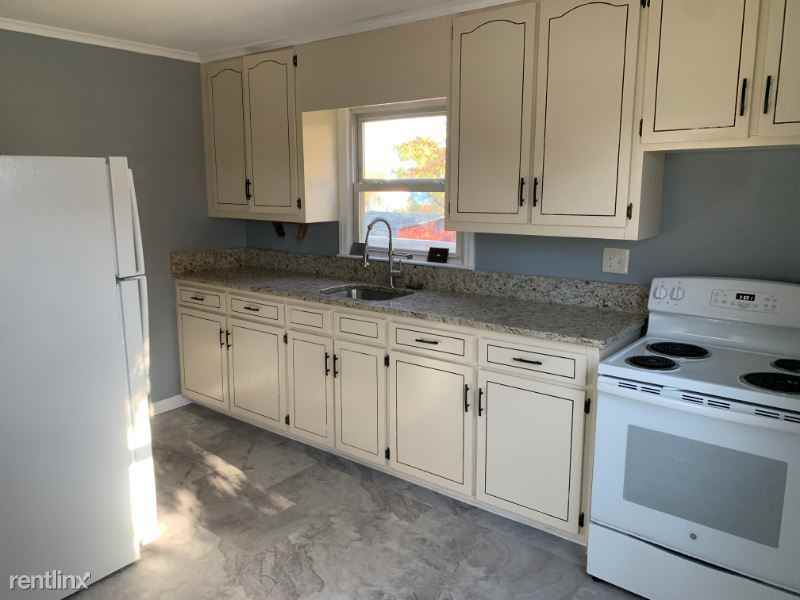 594 Lake Shore Dr - Photo 3 of 10