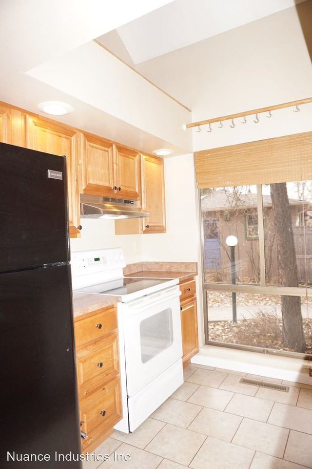 406-408 Columbia Rd - Photo 3 of 23