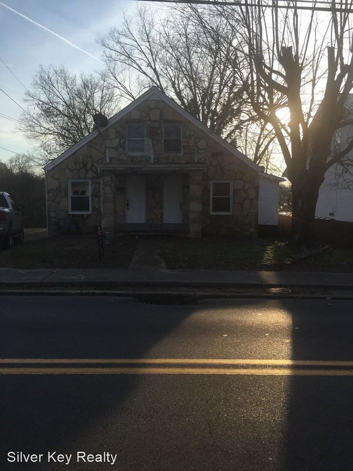 130 South Jackson Street - Photo 3 of 25