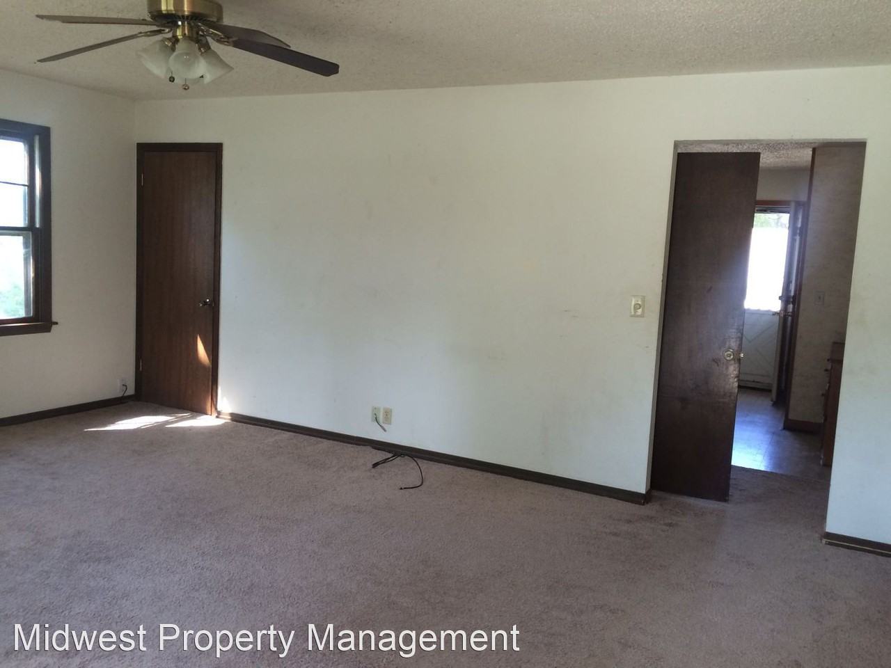 210/202 E 11th - Photo 3 of 14