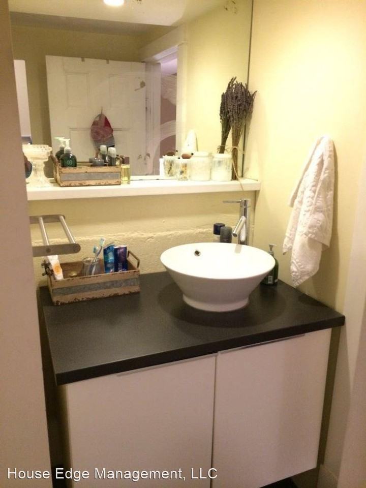 982 N Highland Avenue NE, - Photo 3 of 13