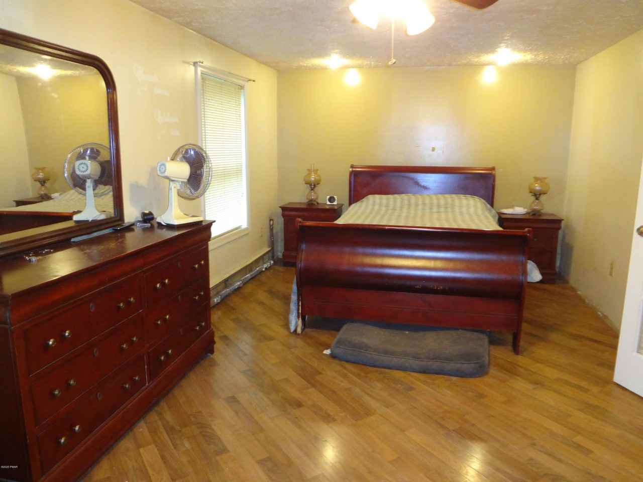 100 Deerwood Dr - Photo 3 of 9