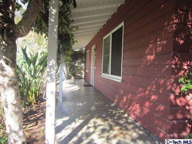 566 N Daisy Ave - Photo 2 of 9