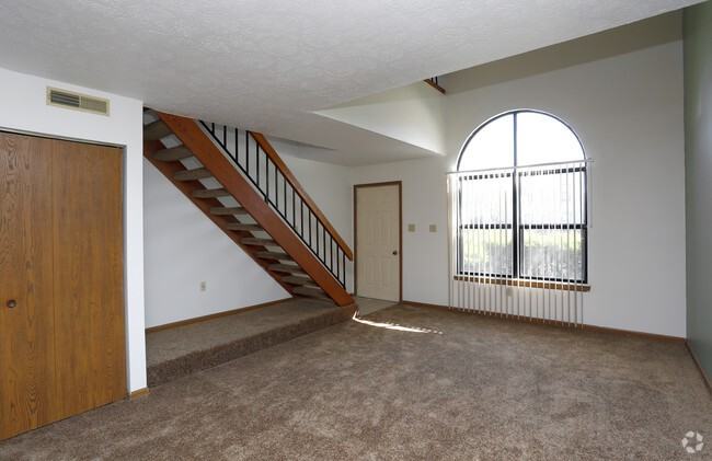 Ashley Oaks - Photo 2 of 30