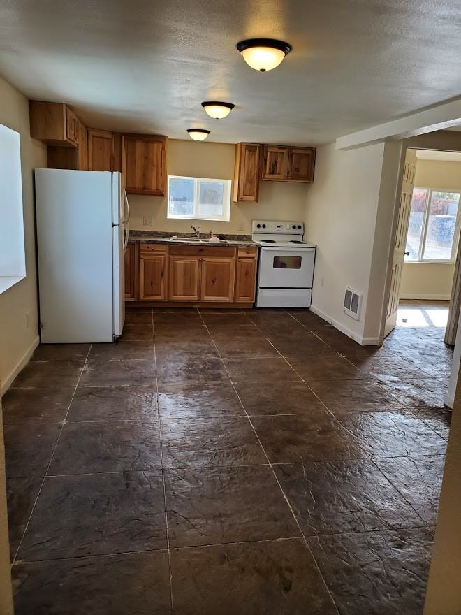 533 4Th Ave W - Photo 3 of 7