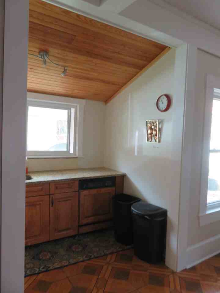 1734 Bamboo Ln - Photo 3 of 19