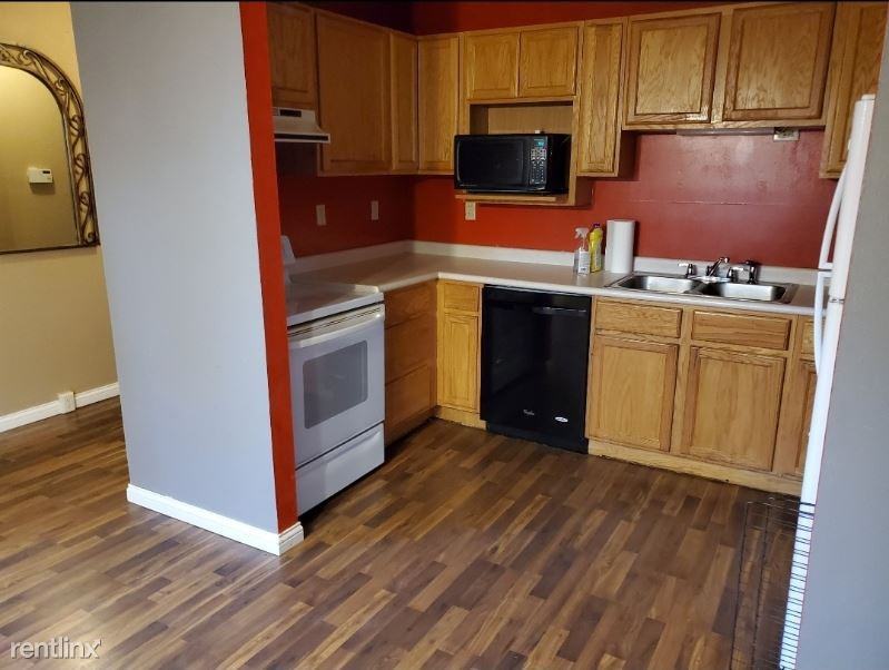 618 W 6th St - Photo 2 of 10