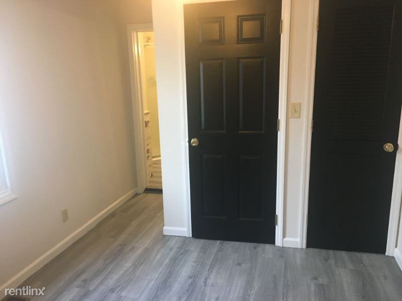 419 S Michigan Ave - Photo 2 of 13