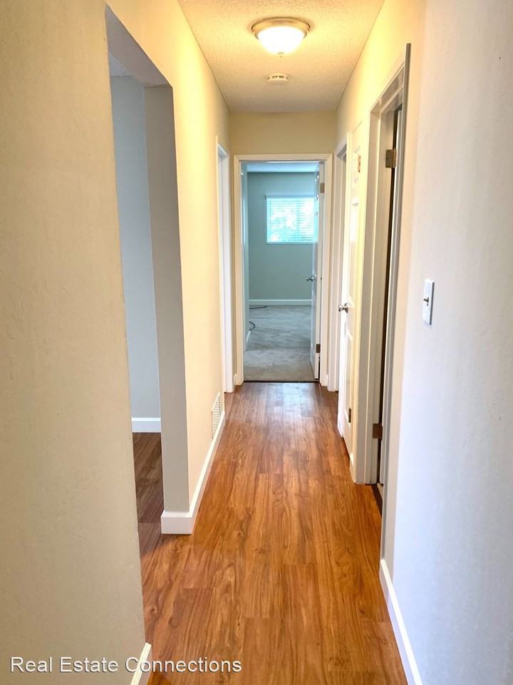 2543 Glenrio Dr - Photo 3 of 12