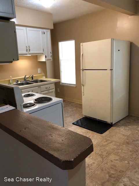 8219 Garden St - Photo 3 of 11