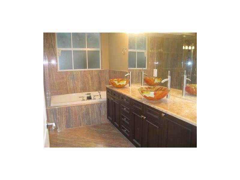 1836 NE 26th Ave - Photo 2 of 4