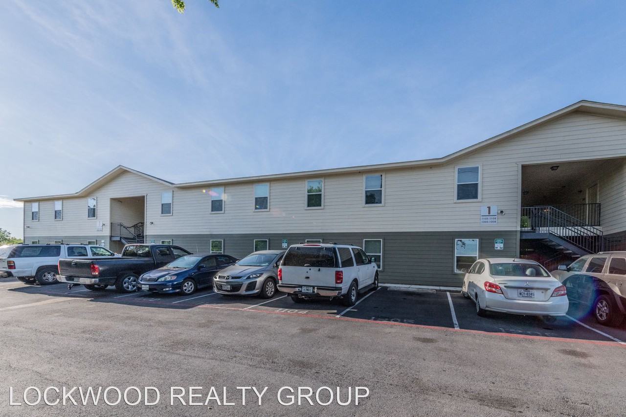 1343 SWAYING OAKS - Photo 2 of 13