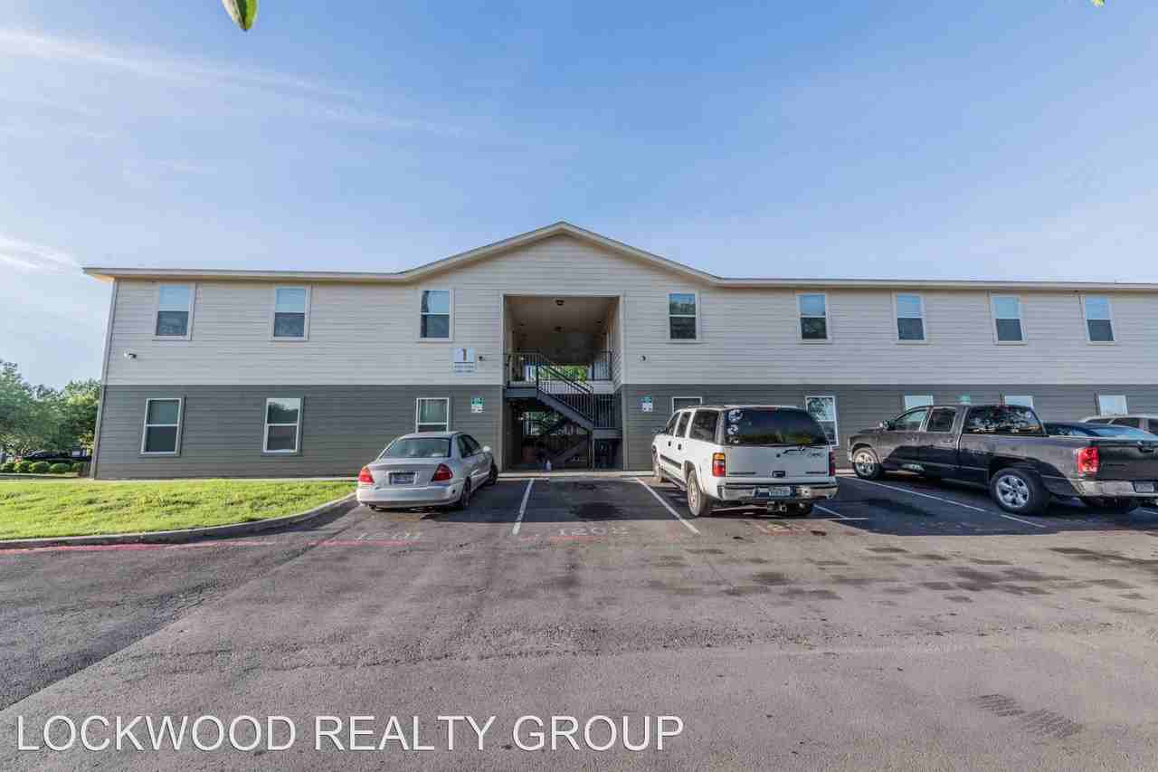 1343 SWAYING OAKS - Photo 3 of 13