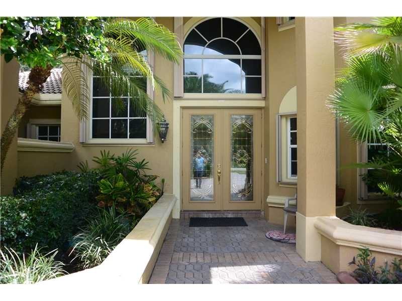 2442 SW 105th Terrace - Photo 2 of 34