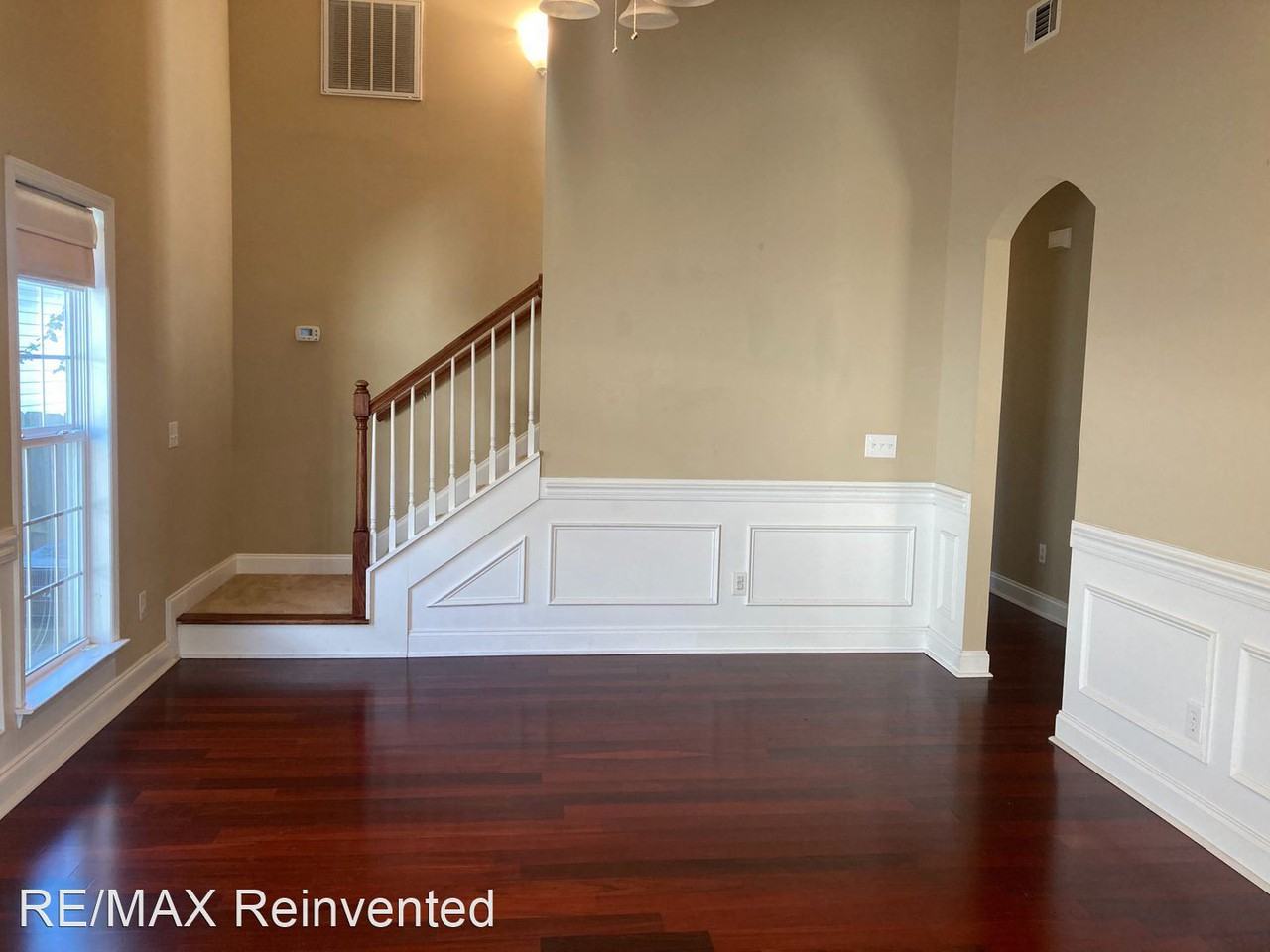 616 Dunrobin Ln - Photo 2 of 17
