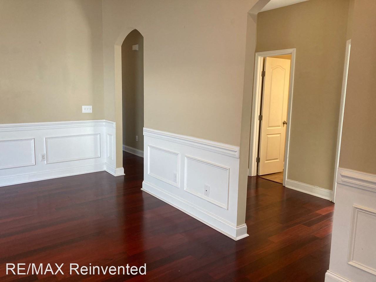 616 Dunrobin Ln - Photo 3 of 17