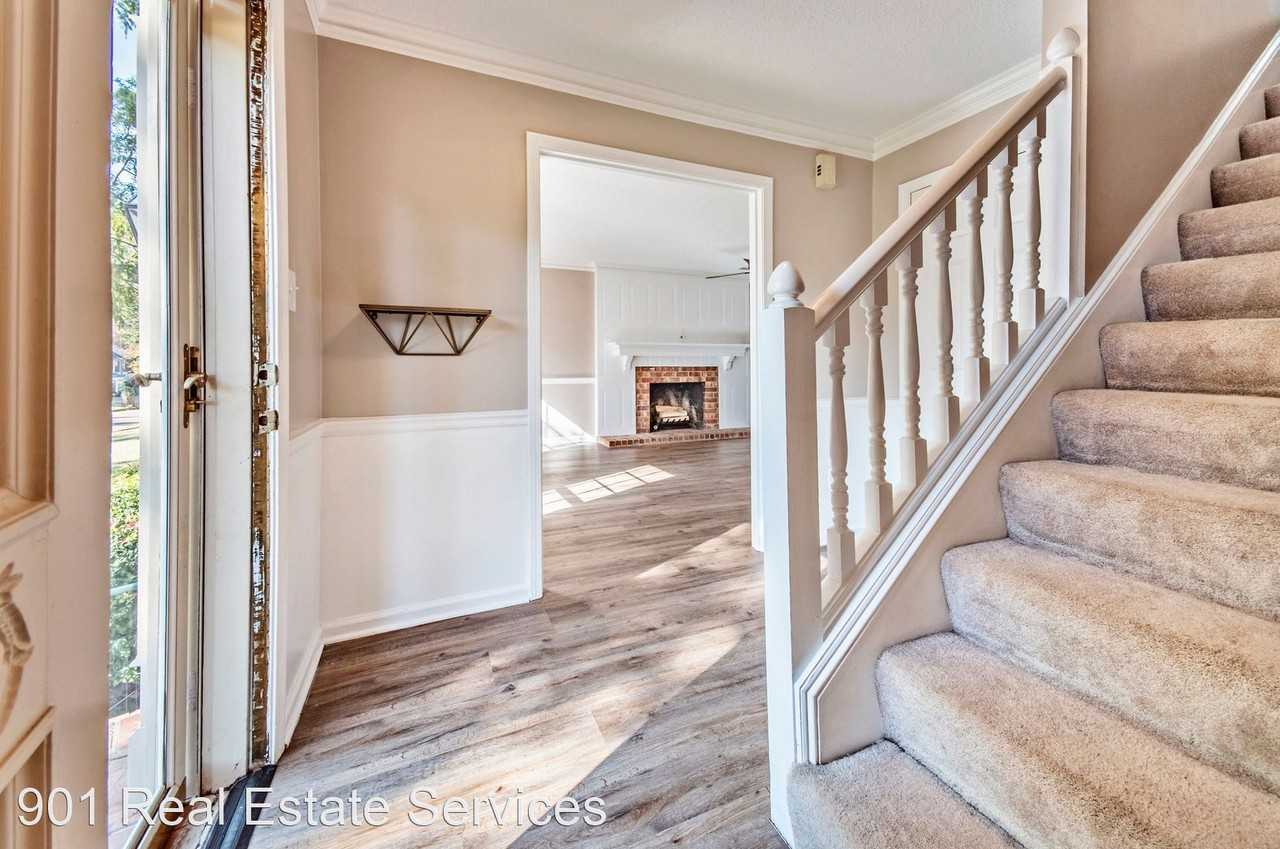 8214 Waverly Xing - Photo 2 of 32