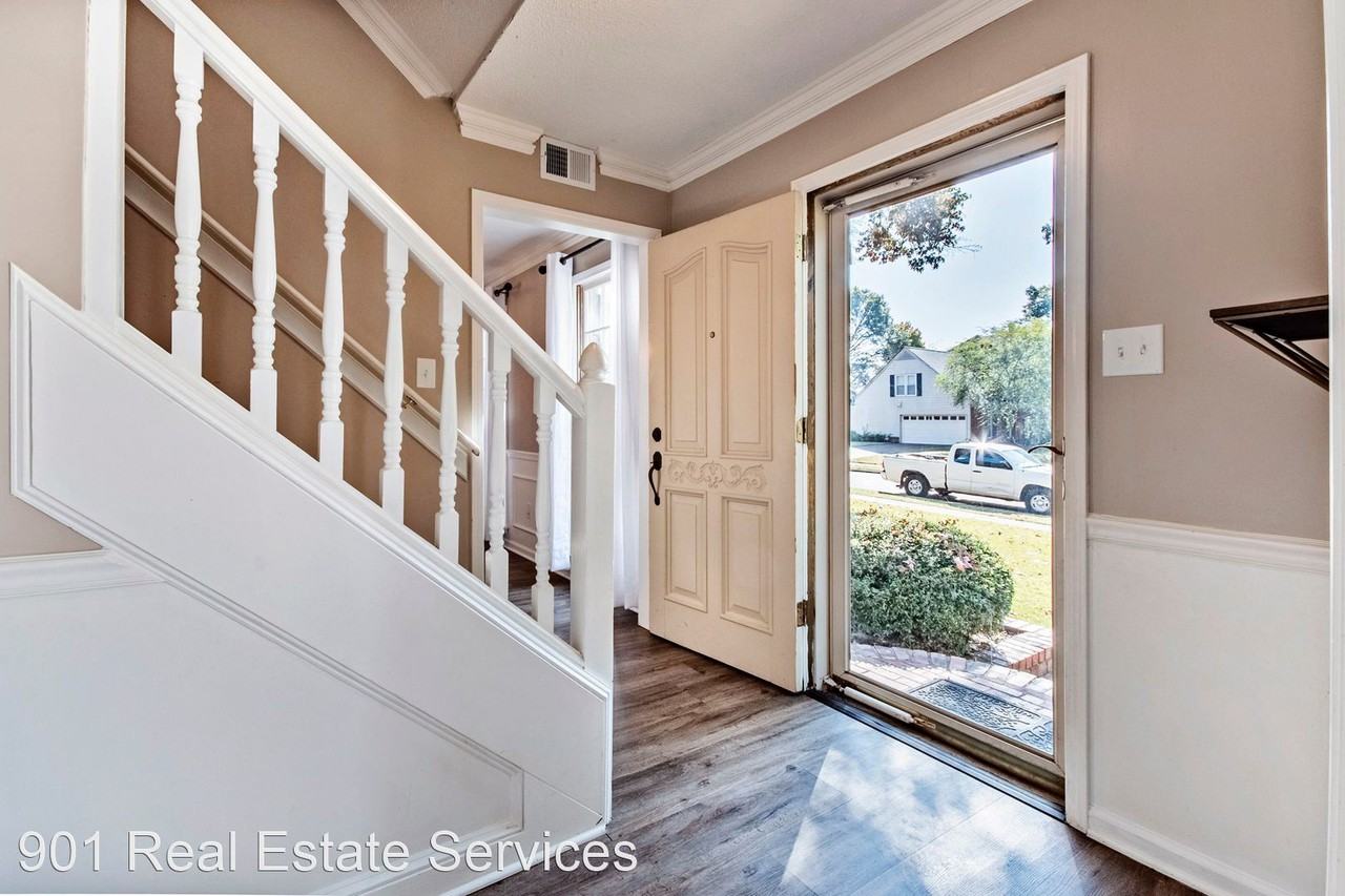 8214 Waverly Xing - Photo 3 of 32