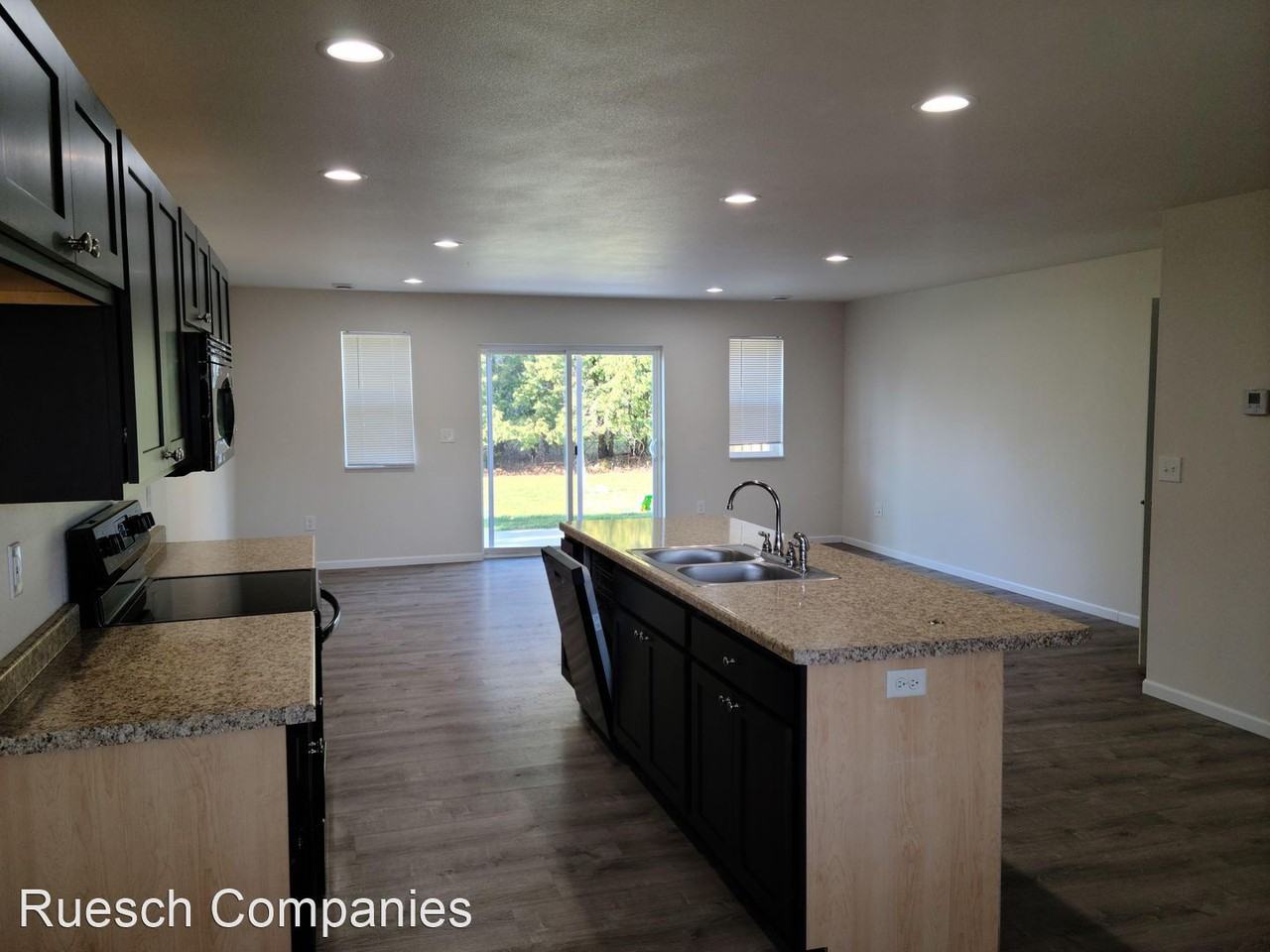 1541 29th St N - Photo 3 of 8