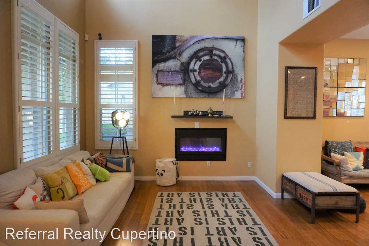 439 Nicholas Dr - Photo 2 of 33