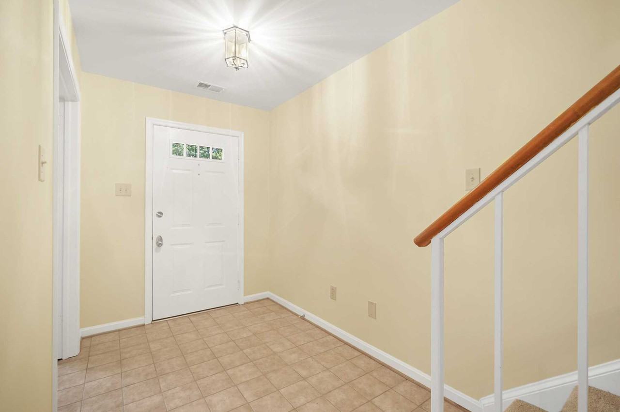 1140 N Taylor St - Photo 3 of 35