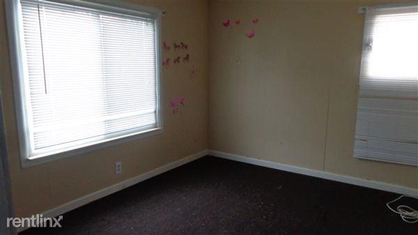 19404 Inkster Rd - Photo 2 of 7