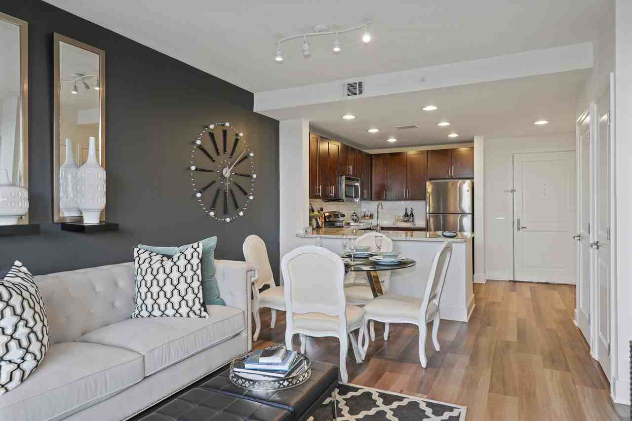 Aurora - Photo 3 of 45