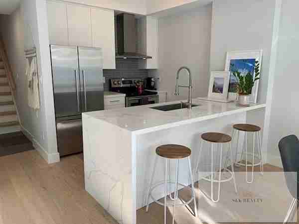 500 Richmond Street West #10005